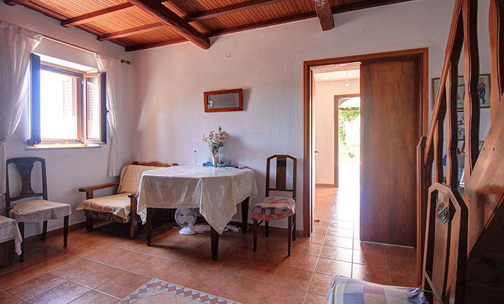 FARM HOUSE WITH POTENTIAL IN TRADITIONAL VILLAGE