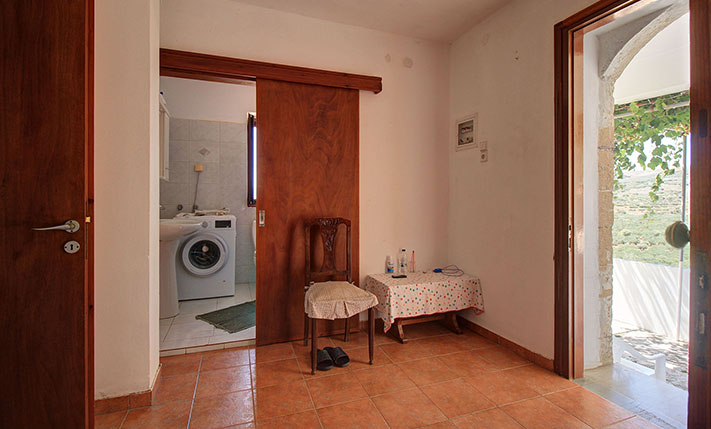 FARM HOUSE WITH POTENTIAL IN TRADITIONAL VILLAGE