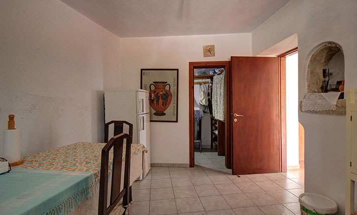 FARM HOUSE WITH POTENTIAL IN TRADITIONAL VILLAGE