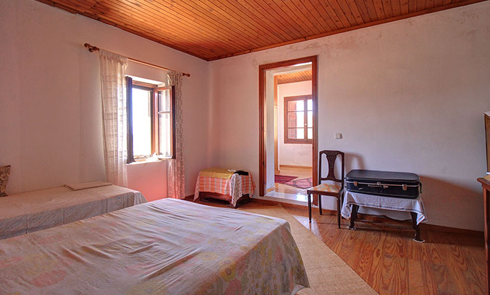 FARM HOUSE WITH POTENTIAL IN TRADITIONAL VILLAGE