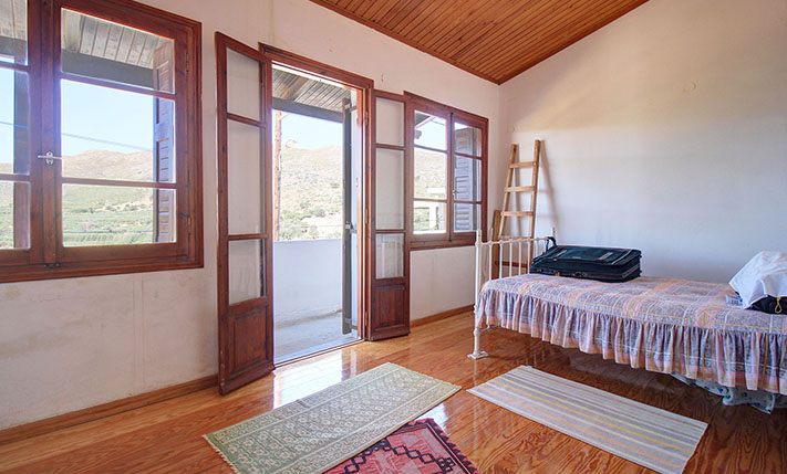 FARM HOUSE WITH POTENTIAL IN TRADITIONAL VILLAGE