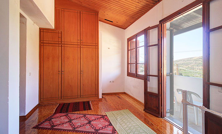 FARM HOUSE WITH POTENTIAL IN TRADITIONAL VILLAGE