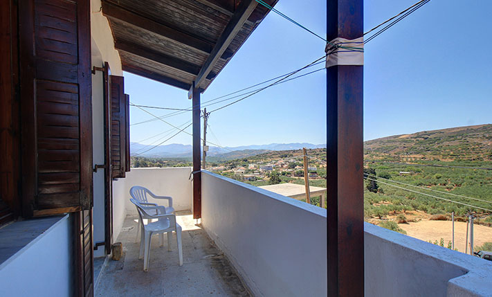 FARM HOUSE WITH POTENTIAL IN TRADITIONAL VILLAGE