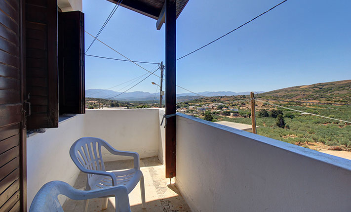 FARM HOUSE WITH POTENTIAL IN TRADITIONAL VILLAGE