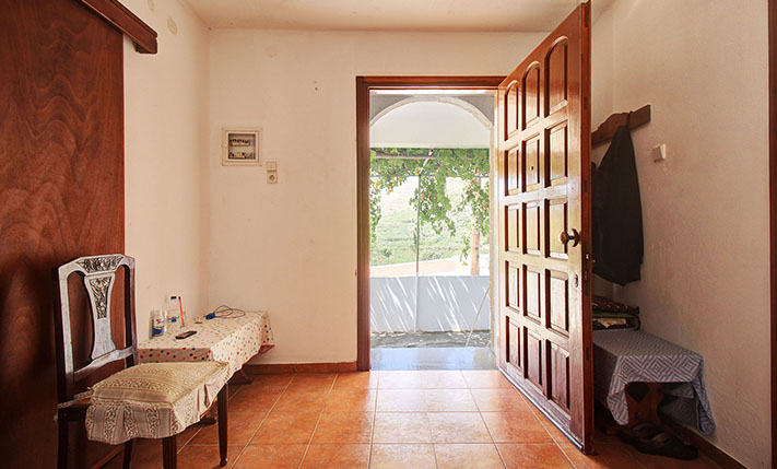 FARM HOUSE WITH POTENTIAL IN TRADITIONAL VILLAGE