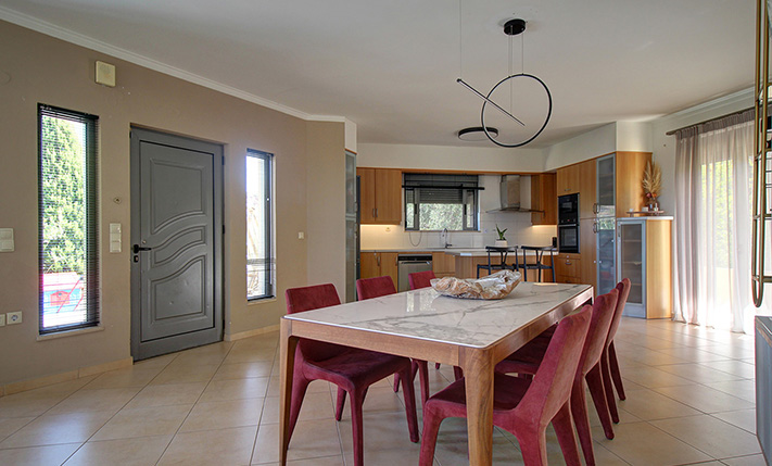 EXCELLENT FUNCTIONALITY & LUXURIOUS SPACES