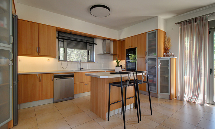 EXCELLENT FUNCTIONALITY & LUXURIOUS SPACES