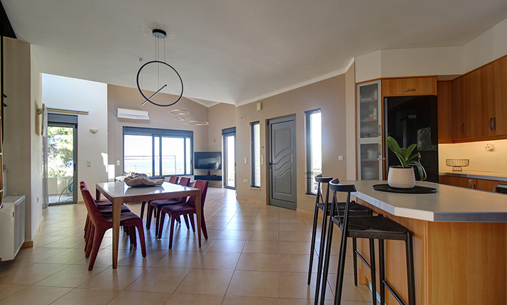 EXCELLENT FUNCTIONALITY & LUXURIOUS SPACES