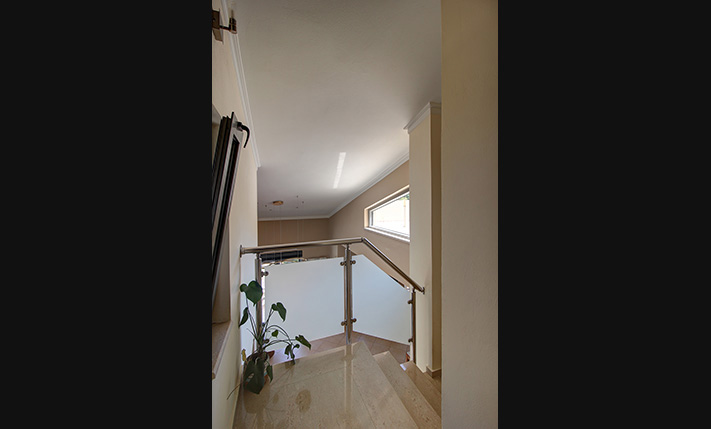 EXCELLENT FUNCTIONALITY & LUXURIOUS SPACES