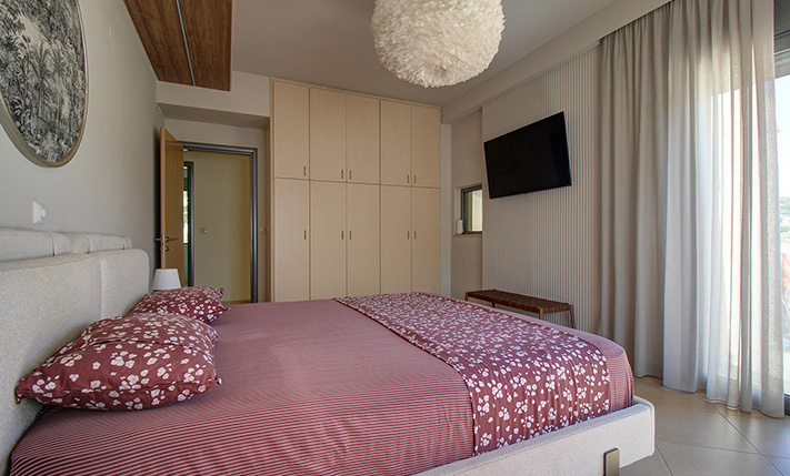 EXCELLENT FUNCTIONALITY & LUXURIOUS SPACES