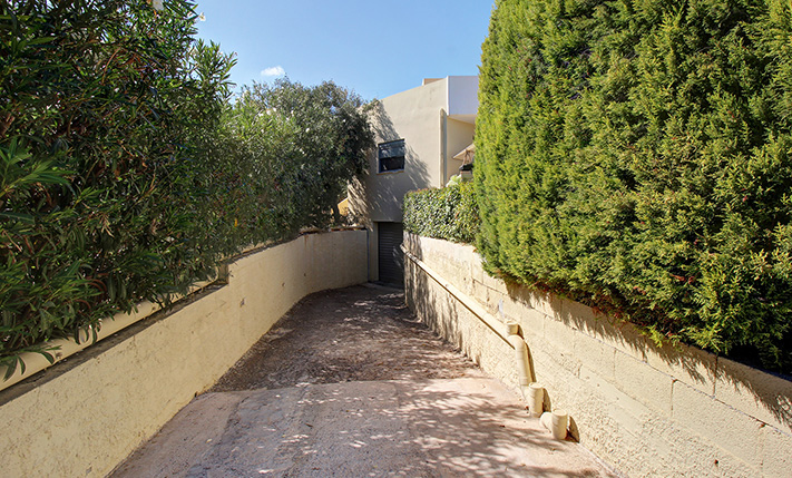 EXCELLENT FUNCTIONALITY & LUXURIOUS SPACES