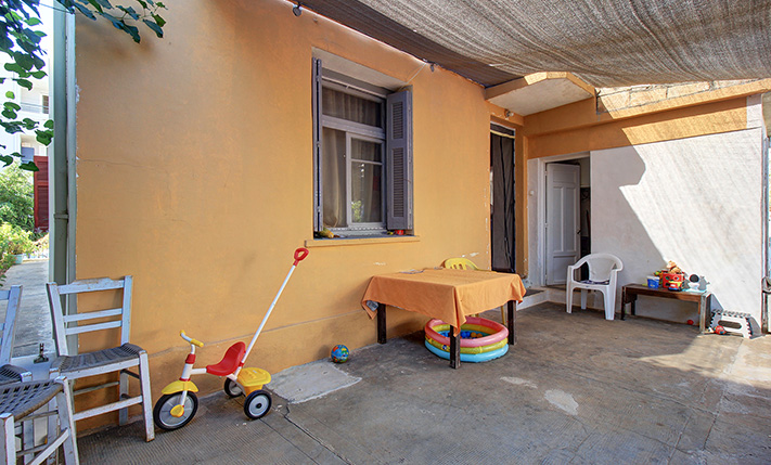 ΙΣΟΓΕΙΟ ΜΕ ΚΗΠΟ ΚΑΙ ΥΠΟΛΟΙΠΟ ΔΟΜΗΣΗΣ