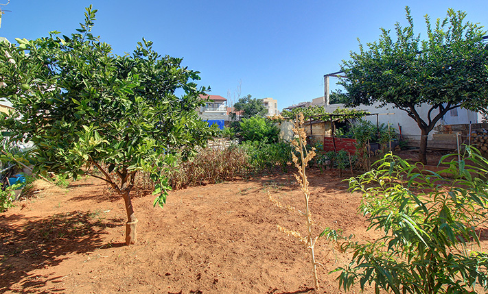 DETACHED HOUSE WITH EXTRA BUILDING CAPACITY