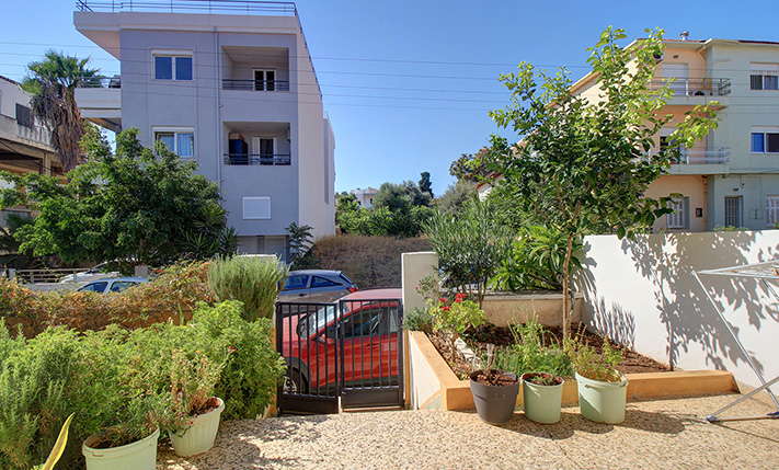 DETACHED HOUSE WITH EXTRA BUILDING CAPACITY