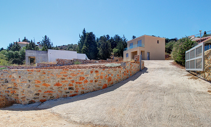 NEW HOUSE ON A SPACIOUS PLOT IN THE COUNTRYSIDE
