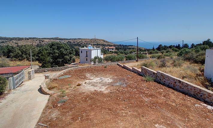 NEW HOUSE ON A SPACIOUS PLOT IN THE COUNTRYSIDE