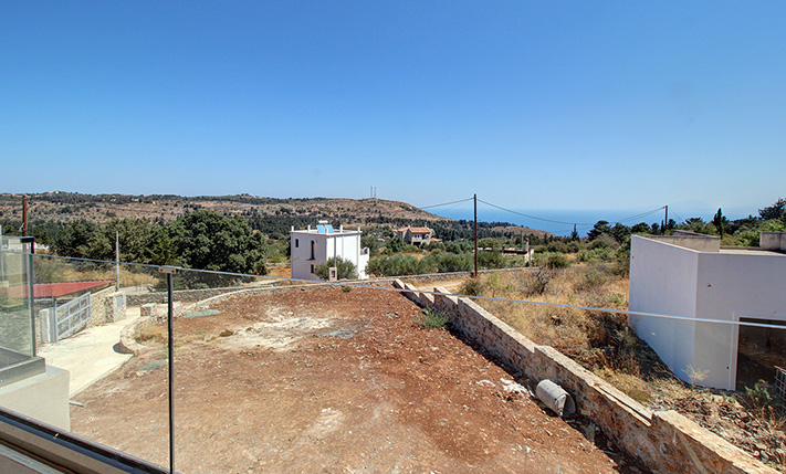 NEW HOUSE ON A SPACIOUS PLOT IN THE COUNTRYSIDE