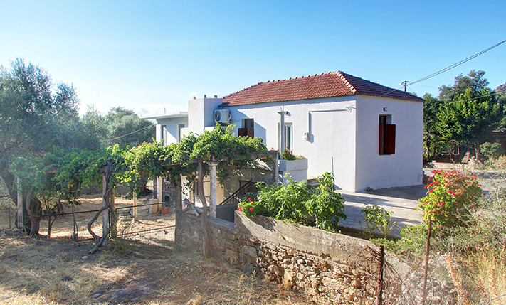 RESTORED TRADITIONAL HOUSE NEAR KANDANOS