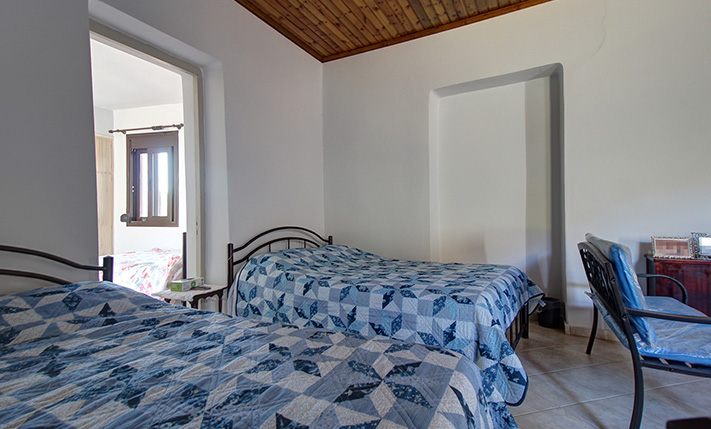 RESTORED TRADITIONAL HOUSE NEAR KANDANOS