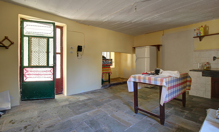 RESTORED TRADITIONAL HOUSE NEAR KANDANOS