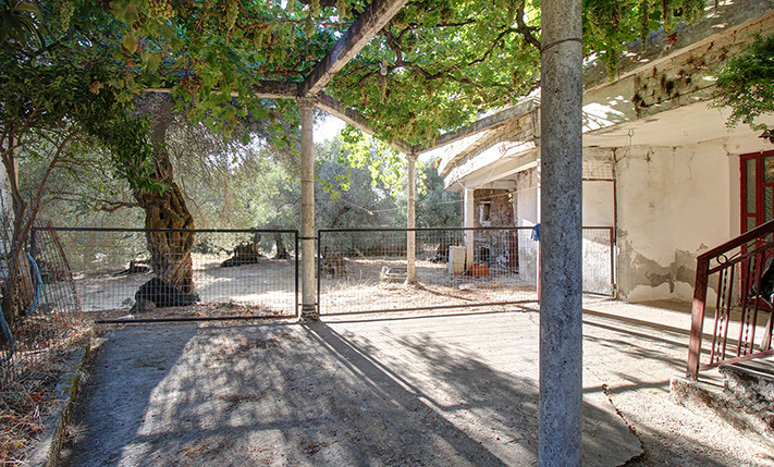 RESTORED TRADITIONAL HOUSE NEAR KANDANOS