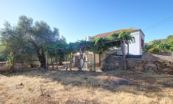 RESTORED TRADITIONAL HOUSE NEAR KANDANOS