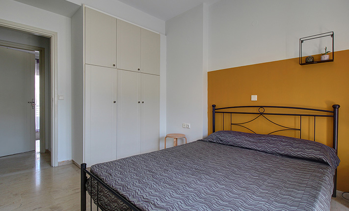 IN A MODERN COMPLEX STEPS FROM THE BEACH