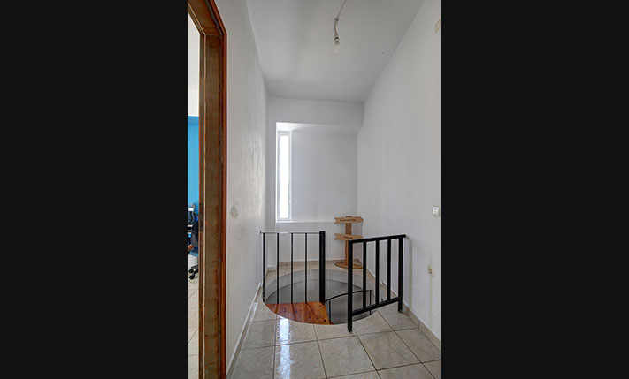 A HOUSE WITH POTENTIAL IN A RURAL AREA