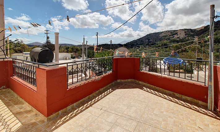 A HOUSE WITH POTENTIAL IN A RURAL AREA