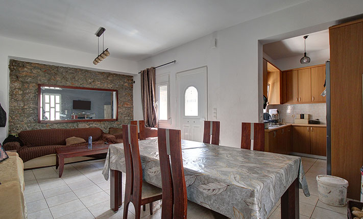 A HOUSE WITH POTENTIAL IN A RURAL AREA