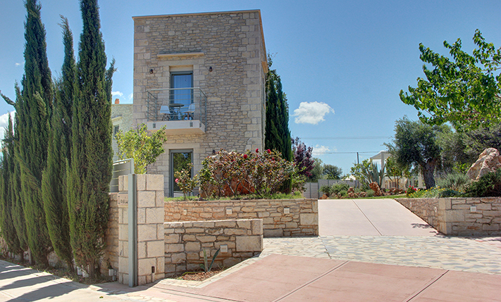 2-UNIT COMPLEX OF TRADITIONAL-STYLE VILLAS