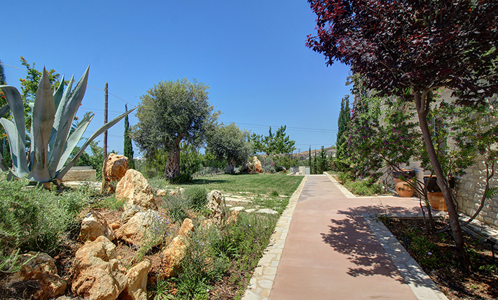 2-UNIT COMPLEX OF TRADITIONAL-STYLE VILLAS