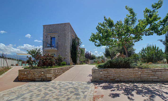 2-UNIT COMPLEX OF TRADITIONAL-STYLE VILLAS
