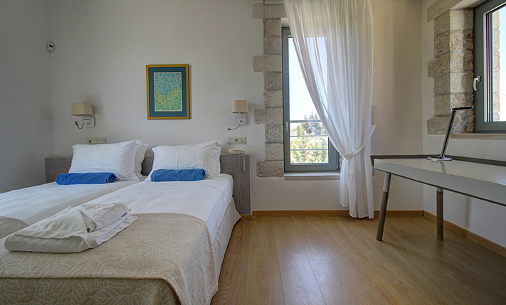 KOMPLEX MIT 2 VILLEN IM TRADITIONELLEN STIL