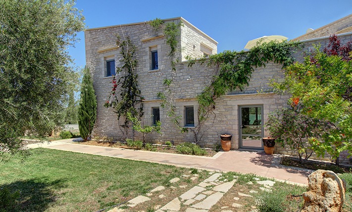 2-UNIT COMPLEX OF TRADITIONAL-STYLE VILLAS