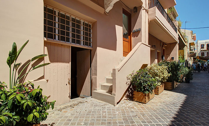 RETAIL SPACE ON NTALIANI STR. IN THE CITY CENTER