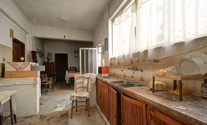 BUILDING FOR RESTORATION ON A GOOD-SIZE PLOT