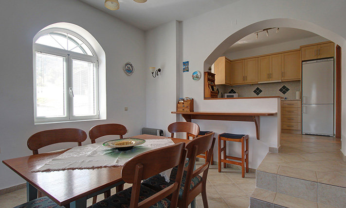 A QUALITY FAMILY HOUSE WITH GARDEN & VIEWS