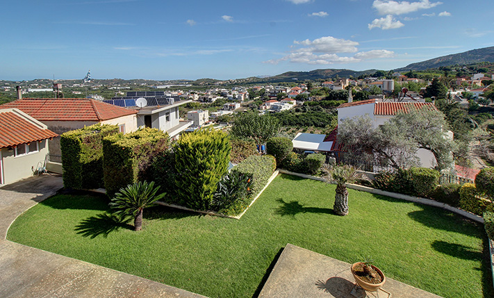 A QUALITY FAMILY HOUSE WITH GARDEN & VIEWS