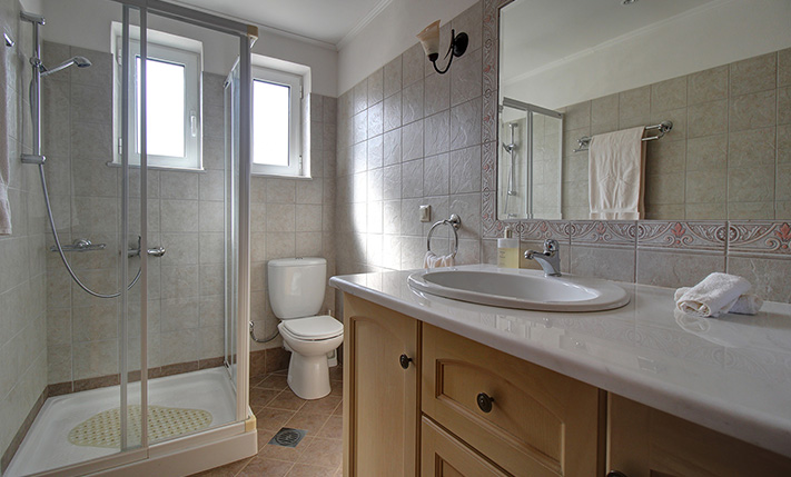 A QUALITY FAMILY HOUSE WITH GARDEN & VIEWS