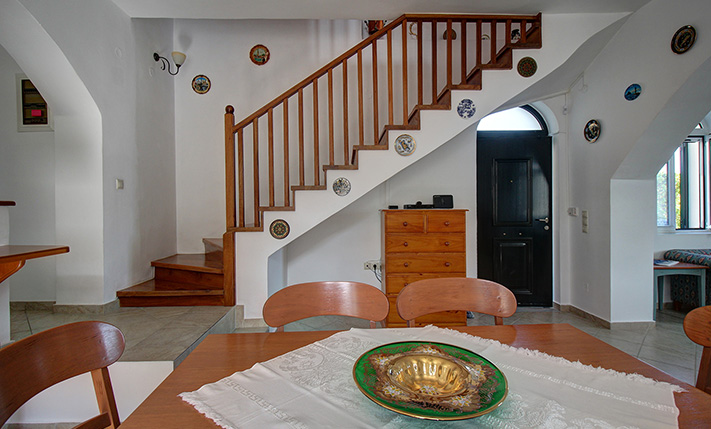 ΠΟΙΟΤΙΚΗ ΟΙΚΟΓΕΝΕΙΑΚΗ ΟΙΚΙΑ ΜΕ ΚΗΠΟ & ΘΕΑ