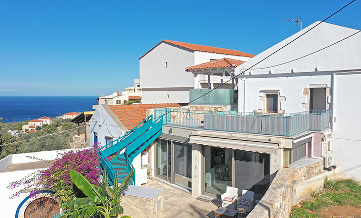 HOUSE WITH SEA VIEWS & 2 GUEST APARTMENTS