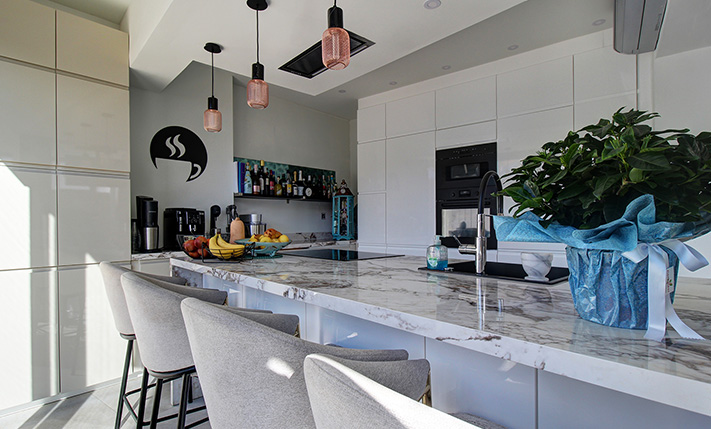 HOUSE WITH SEA VIEWS & 2 GUEST APARTMENTS