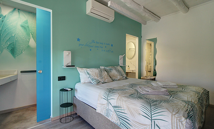 HOUSE WITH SEA VIEWS & 2 GUEST APARTMENTS