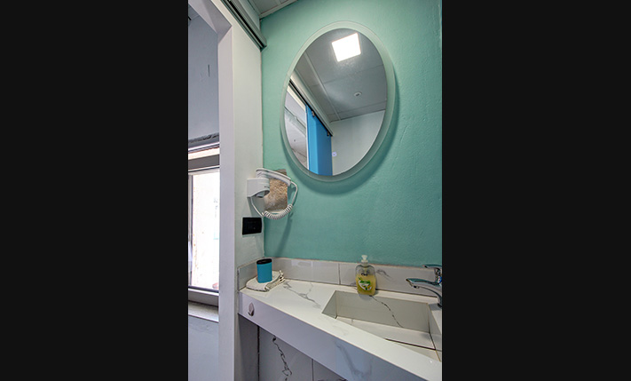 HOUSE WITH SEA VIEWS & 2 GUEST APARTMENTS