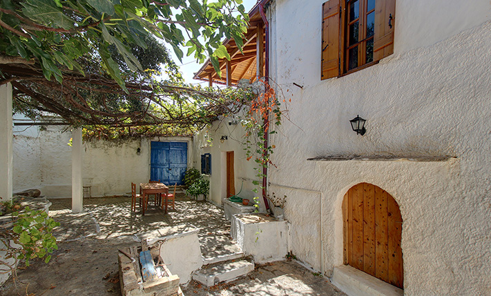 STONE HOUSE WITH A SECLUDED TERRACE & GARDEN