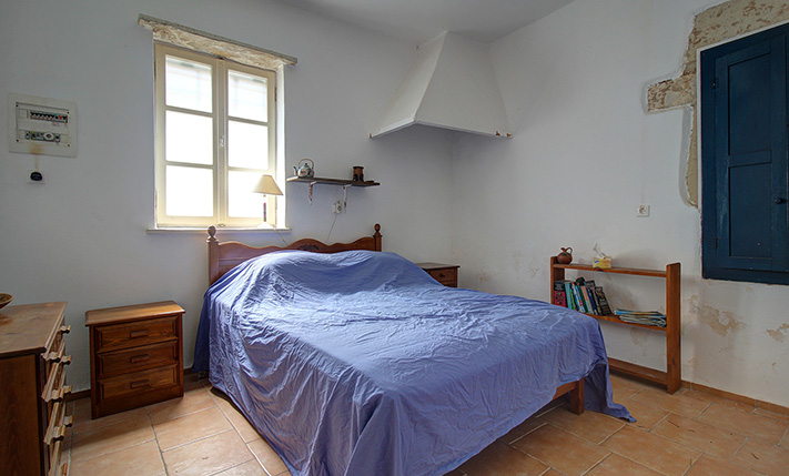 ΟΙΚΙΑ ΜΕ ΚΛΕΙΣΤΗ ΑΥΛΗ & ΚΗΠΟ ΣΕ ΓΡΑΦΙΚΟ ΣΗΜΕΙΟ