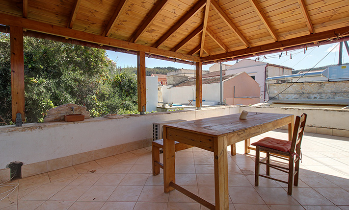 STONE HOUSE WITH A SECLUDED TERRACE & GARDEN
