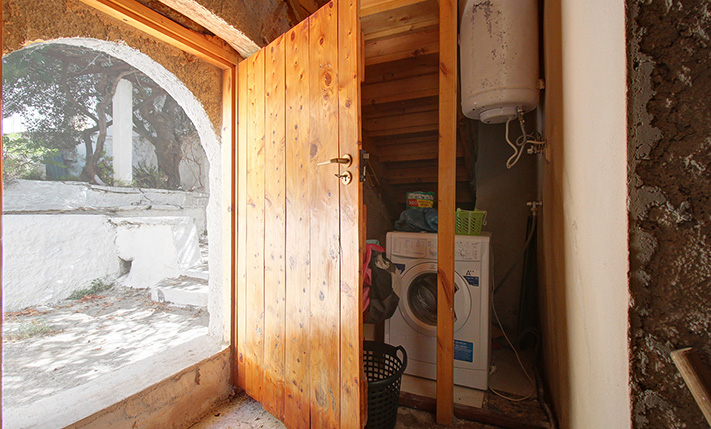 ΟΙΚΙΑ ΜΕ ΚΛΕΙΣΤΗ ΑΥΛΗ & ΚΗΠΟ ΣΕ ΓΡΑΦΙΚΟ ΣΗΜΕΙΟ