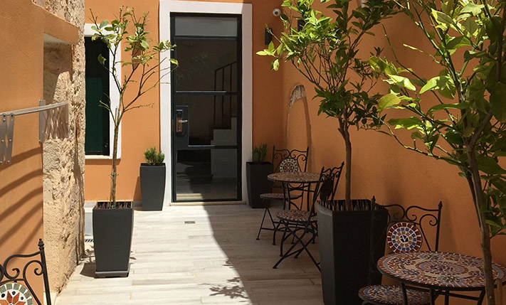 TOURIST PROPERTY IN A LIVELY CENTRAL LOCATION